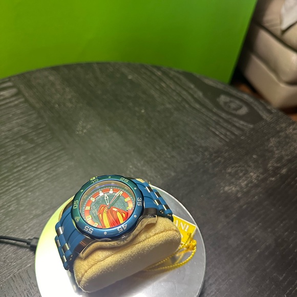 NWT Superman Invicta Watch with hard case and gift box - Picture 9 of 16